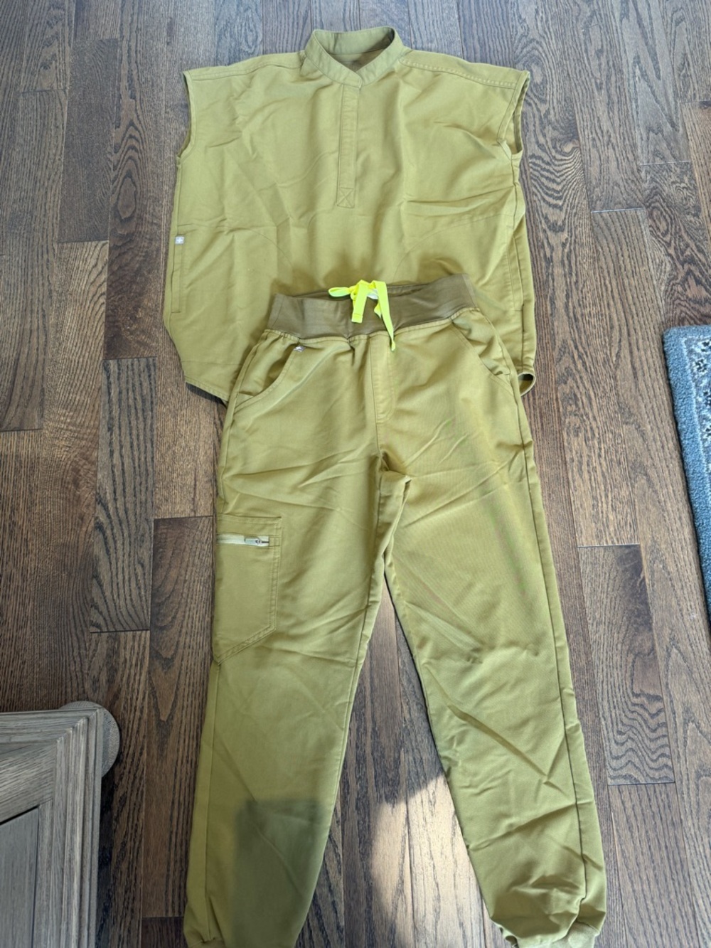 Figs Women’s Olive Green Set